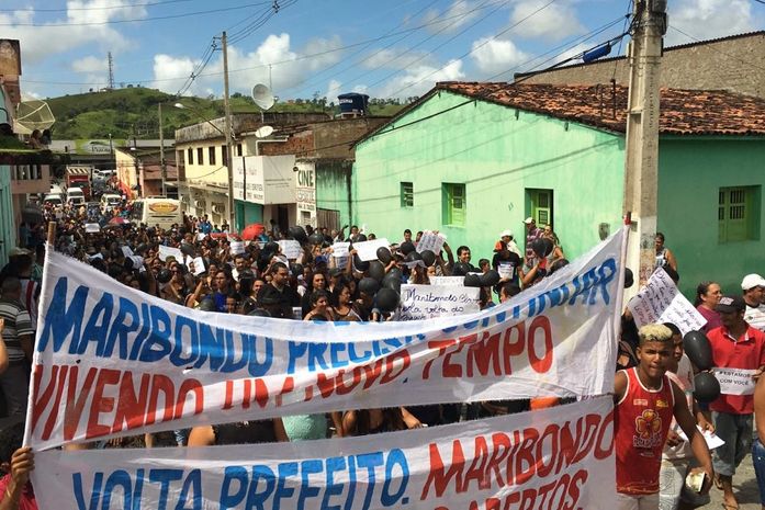 Moradores de Maribondo pedem a volta de prefeito