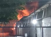 Drones com câmeras térmicas foram empregados para combater incêndio em fábrica de plásticos; veja vídeos