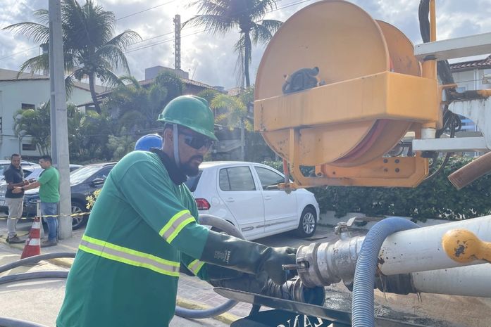 Operação Verão: Verde Alagoas realiza desobstrução de esgoto em Maragogi