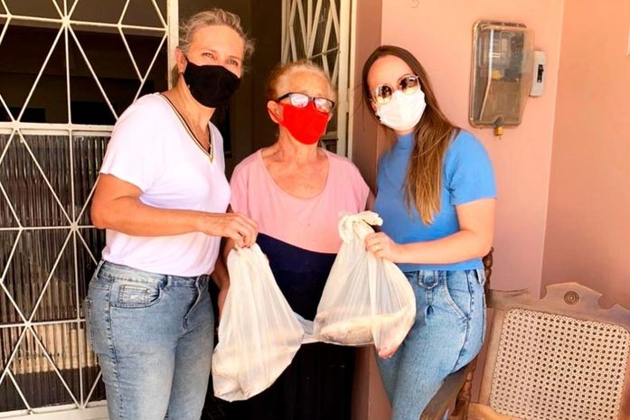 Prefeitura de Limoeiro entrega peixe para Semana Santa