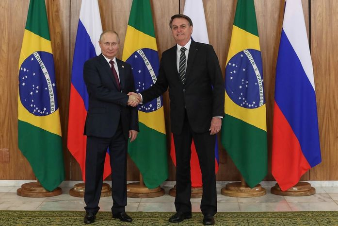 Bolsonaro recebe Putin no Palácio do Planalto