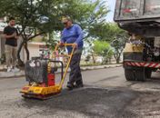 Operação Tapa-Buraco: Prefeitura utiliza mais de dez mil toneladas de asfalto no reparo de vias nos bairros da capital 