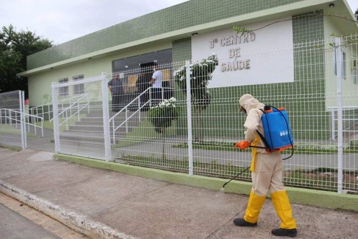 Prefeitura de Arapiraca desinfecta unidades de saúde em prevenção ao coronavírus
