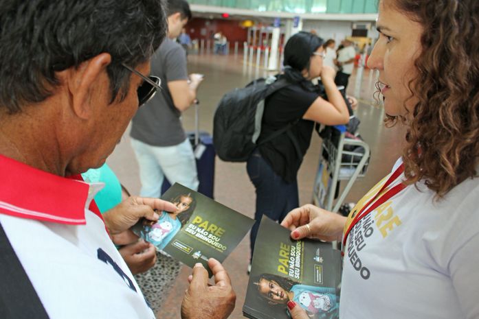 Turistas são orientados sobre violência sexual contra crianças e adolescentes