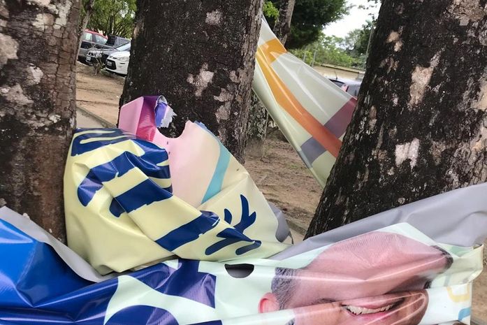 Vandalismo nas eleições da UFAL: material de Tonholo é destruído em Maceió