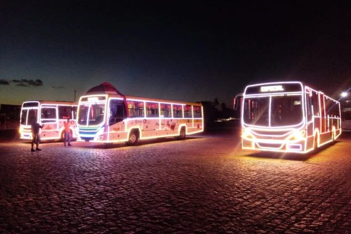 Ônibus do SIMM recebem, nesta quarta, decoração natalina