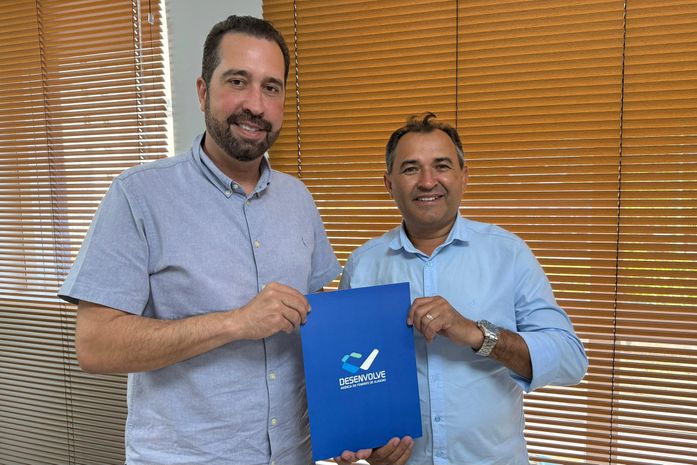 Prefeito de Tanque d'Arca assina termo de parceria com o programa Desenvolve Alagoas