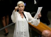 Ex-deputada Cristiane Brasil se entrega à polícia