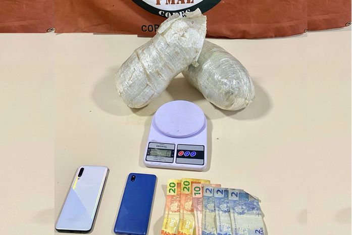 PM apreende drogas e simulacro de pistola durante abordagens em Delmiro Gouveia e Arapiraca