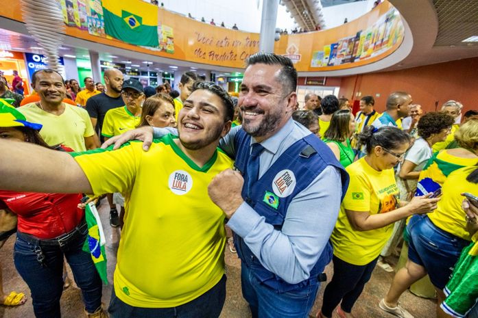 Vereador "convoca" Direita alagoana para recepcionar Bolsonaro e Michelle no aeroporto de Maceió