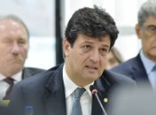 Novo ministro defende 3º turno em postos de saúde