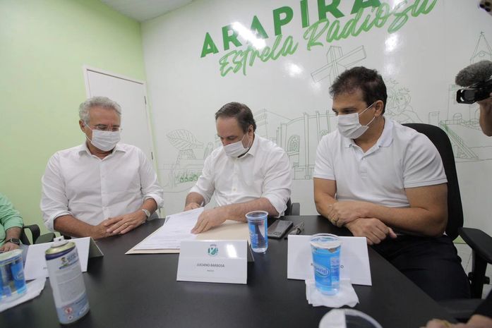 Luciano Barbosa assina ordem de serviço para inicio das obras do Centro de Convenções de Arapiraca