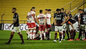 Com um jogador a mais, CRB acaba derrotado pela Ferroviária na Série B

