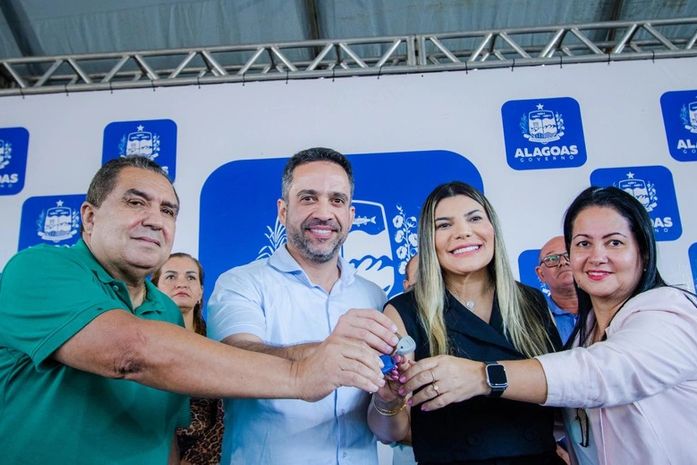 Em Senador Rui Palmeira, Paulo Dantas inaugura Cisp, entrega casas, caminhão e anuncia novas ações