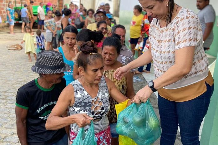 Prefeitura de Branquinha entrega toneladas de alimentos adquiridos pelo PAA em setembro