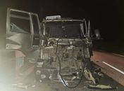 Colisão entre carro e caminhão deixa duas vítimas, na BR-101