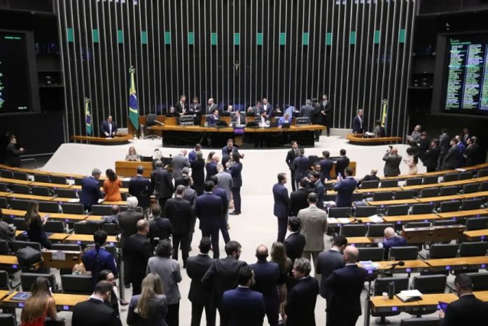 Câmara derruba veto de Lula à Dosimetria; votação segue para o Senado