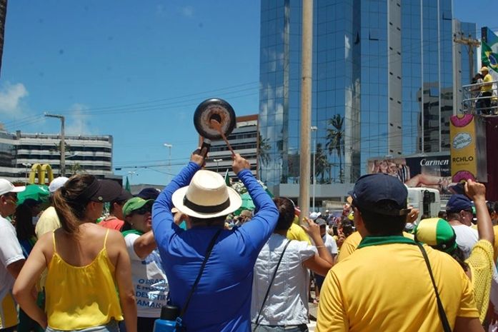 Manifestação pró-impeachment na orla