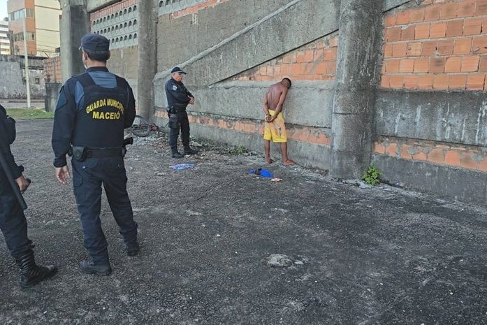Suspeito de agredir e assaltar mulher na Praia da Avenida é preso em flagrante pela Guarda Municipal