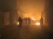 Incêndio em depósito clandestino de fogos de artifício atinge residências em Arapiraca; vídeo