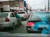 Taxista é esfaqueado dentro de veículo em Maceió