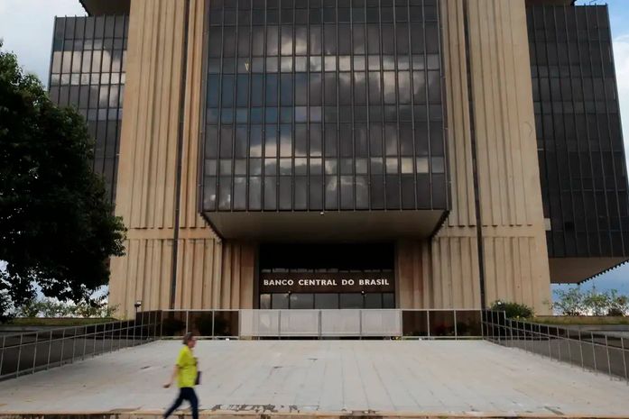 Mercado melhora expectativa sobre economia com PIB a 2,14%