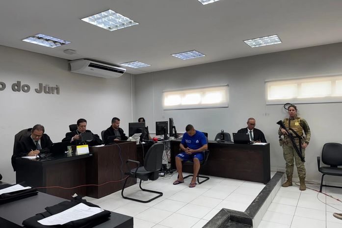 Homem é condenado a 12 anos por matar outro com canivete após discussão em bar