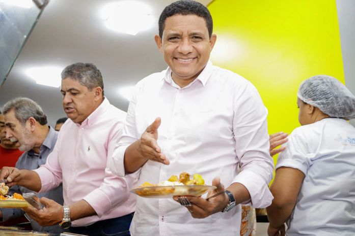 Prefeito Júlio Cezar entrega Restaurante do Povo Palmeirense