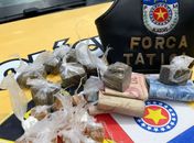 Drogas e objetos apreendidos pela polícia.