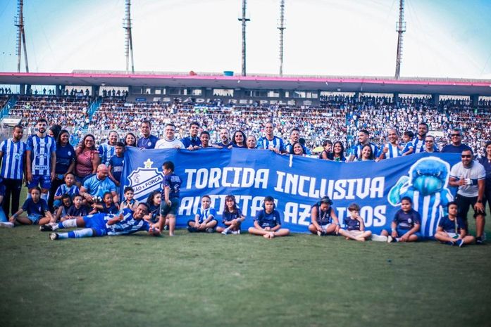 CSA entra em campo com crianças da torcida inclusiva dos Azulinos Autistas