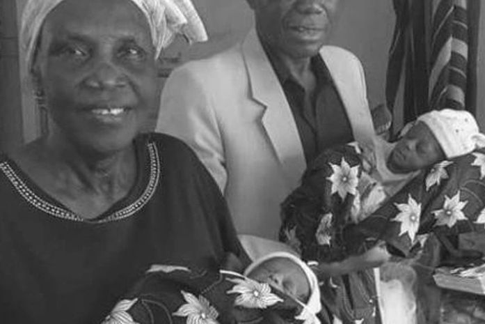 Aos 68 anos,Margaret deu à luz a um casal de gêmeos. Noah, o pai, tem 77 anos.