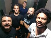 Músicos tocam rock e arrecadam alimentos para famílias assistidas pelo Lar São Domingos