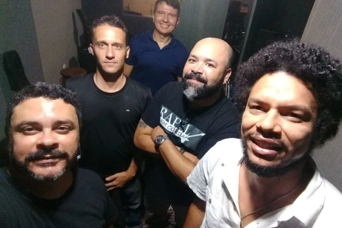 Músicos tocam rock e arrecadam alimentos para famílias assistidas pelo Lar São Domingos