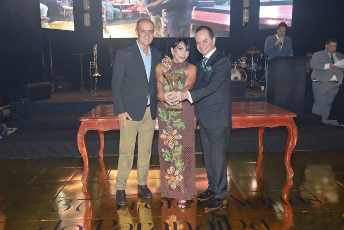 Aninha Monteiro é homenageada em Itumbiara-GO no 37° Troféu Águas do Paranaíba