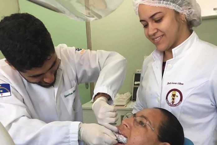 Saúde de Santana do Mundaú entrega próteses dentárias para pacientes
