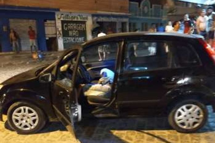 Motorista por aplicativo é encontrado morto dentro de veículo no bairro Jacintinho
