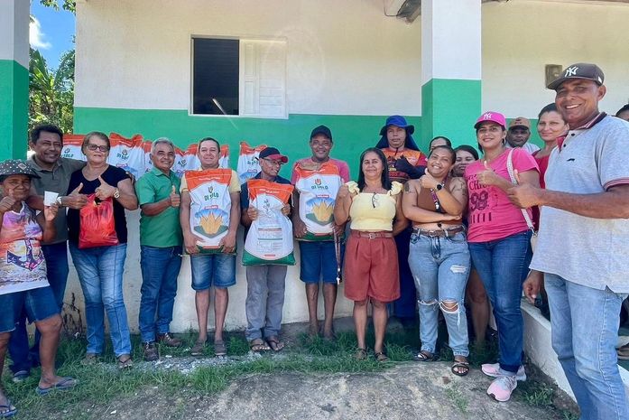 Prefeitura de Branquinha entrega toneladas de sementes de milho aos agricultores familiares