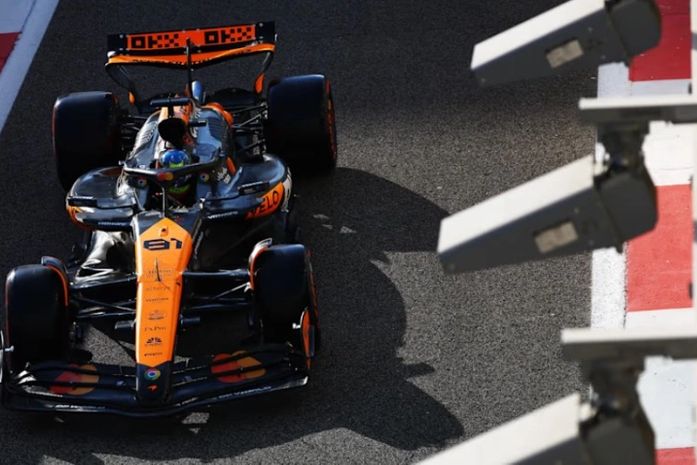 Piastri lidera dobradinha da McLaren no último treino de F1 da temporada