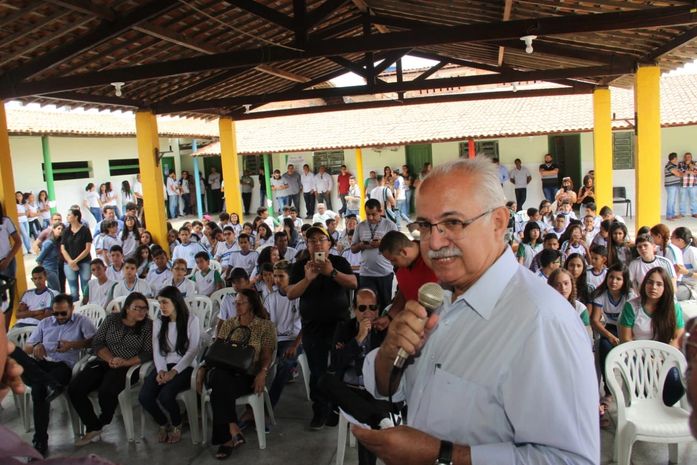 Teófilo entrega Escola 31 de Março, após manutenção de toda a estrutura física