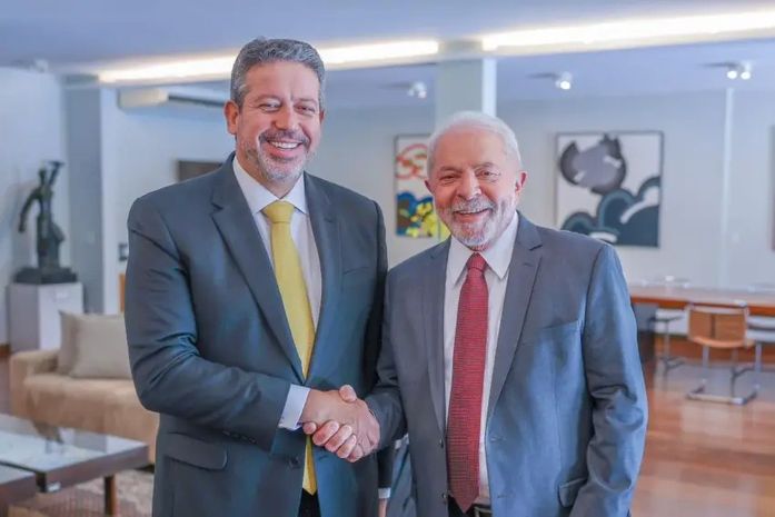 Após apoio do PT a Arthur Lira, Bolsonaro suspende orçamento secreto, diz jornal