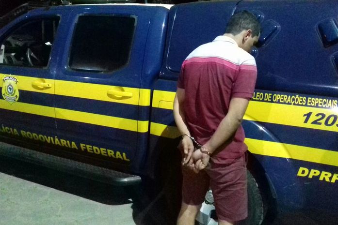 Motorista foi preso acusado de porte ilegal de arma