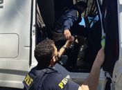 PRF flagra desrespeito à Lei do Descanso na BR-101
