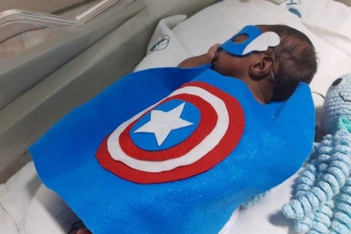 Hospital do Rio de Janeiro fantasia bebês em "bailinho de carnaval" na UTI