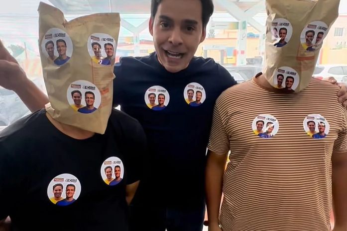 Ao lado de "encapuzados", Kelmann satiriza perseguição política: "Na vitória vocês tiram o saco da cabeça"