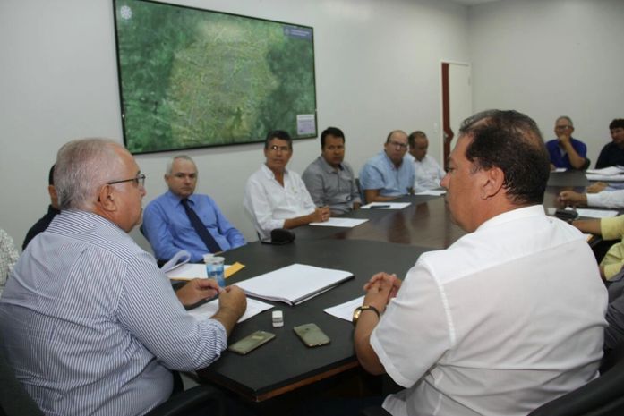 Prefeito e vereador Fabiano em audiência com segmento imobiliário