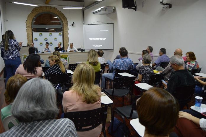Em audiência pública, moradores do Stella Maris contestam a abertura de vias no Corredor Vera Arruda