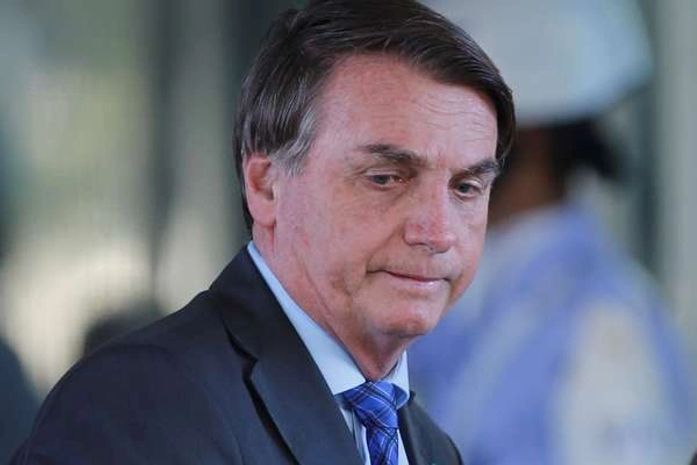 Bolsonaro reúne assessores para reagir à prisão de Queiroz