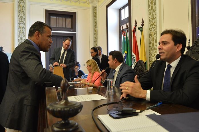 Durante a sessão ordinária, parlamentares apreciaram vetos que trancam a pauta da Casa