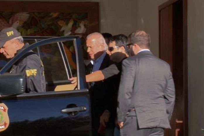 Ex-ministro José Dirceu deve chegar a Curitiba hoje à tarde
