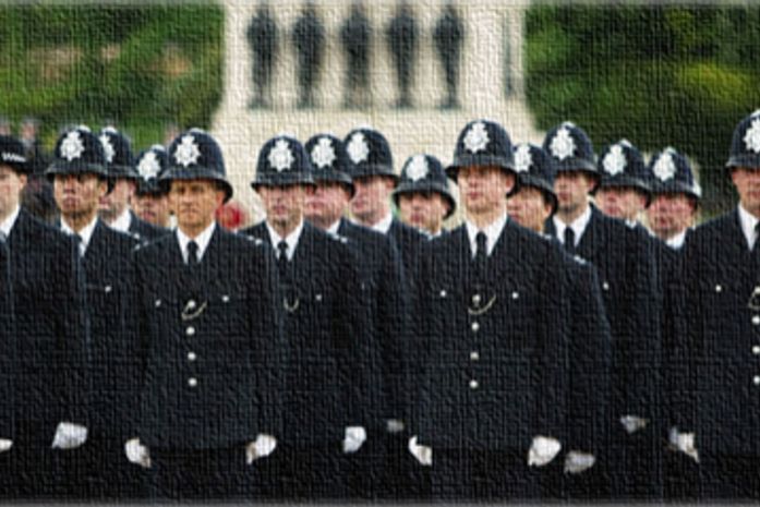 Mesmo com forte desarmamento, redução do quadro policial gera disparada de criminalidade no Reino Unido.